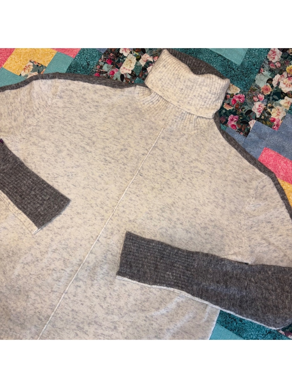 Athleta $128 62% Merino Wool Woman’s M Ultra Soft Turtleneck Sweater Medium Cozy - Picture 1 of 8